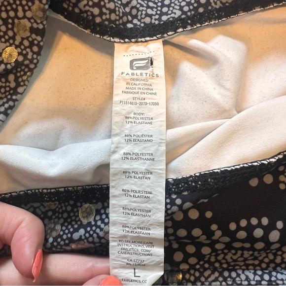 Fabletics Black feather, geometric  Gold Patterned and dotted pattern leggings - Picture 14 of 15